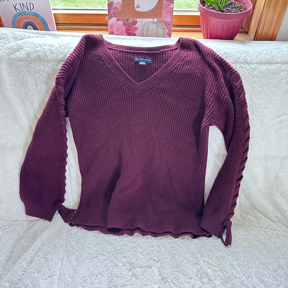 Small tie arm sweater